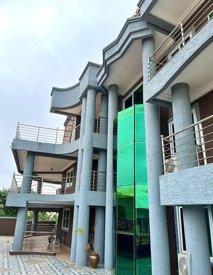 Welcome to Padies Royal Hotel